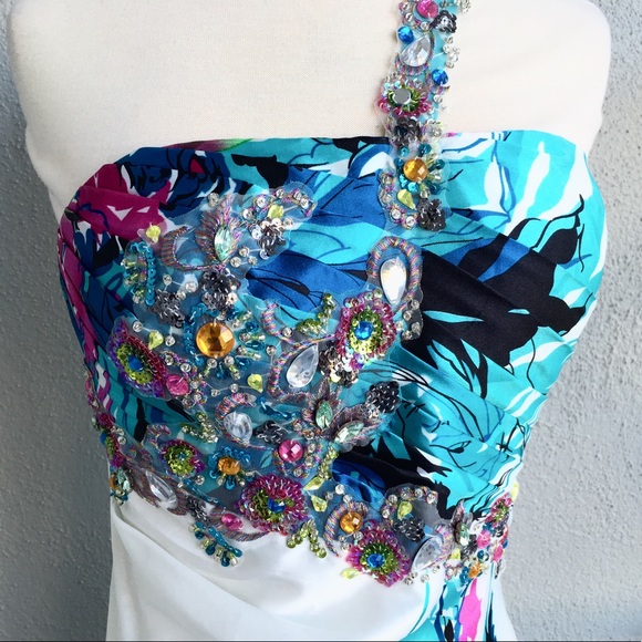 White Floral beaded Dress Sz 6. NWOT - Picture 2 of 8